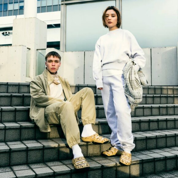 KEEN Yogui Slip on Lightweight Clogs - Picture 2 of 4